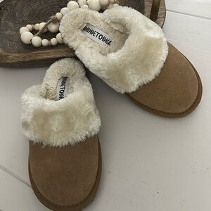 Minnetonka Slippers Brown Leather Women’s  Sz 6 Slip-On Faux Fur Mules 40811